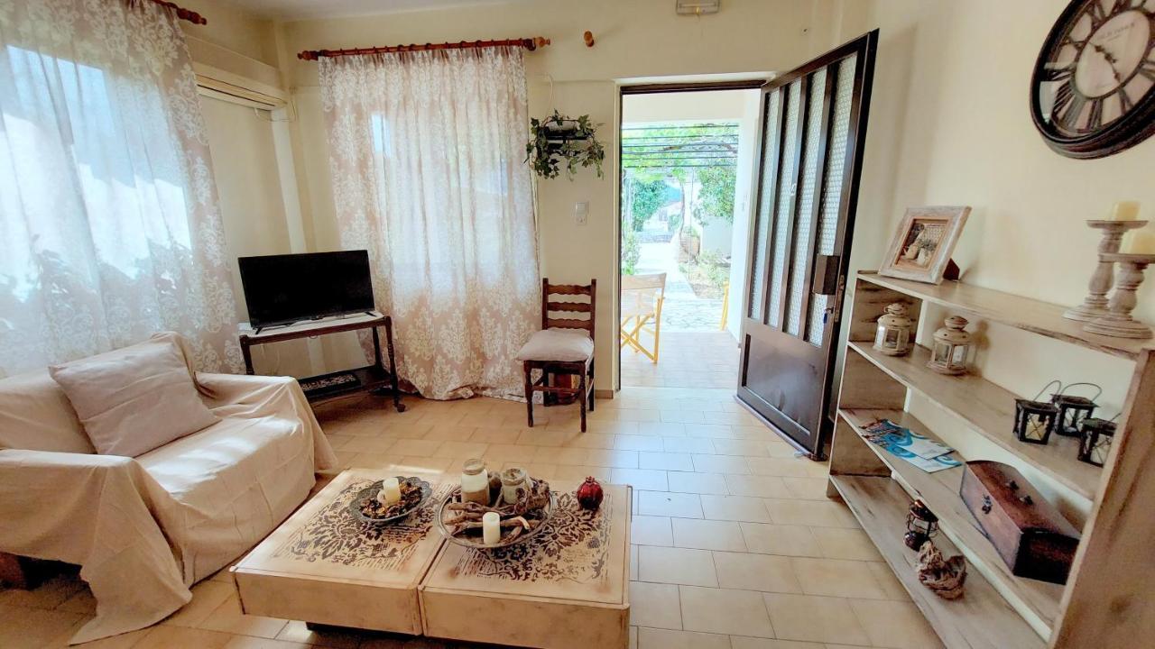 Lourantos Studios & Apartments Vathy  Dış mekan fotoğraf